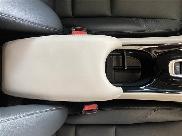 ヴェゼル ハイブリッドＺ・ホンダセンシング　禁煙車　安全装置　社外ナビ　Ｂカメラ　シートヒーター　パワーシート　本革シート　Ｂｌｕｅｔｏｏｔｈ接続　純正アルミ　衝突軽減ブレーキ　横滑り防止装置　クルーズコントロール（35枚目）