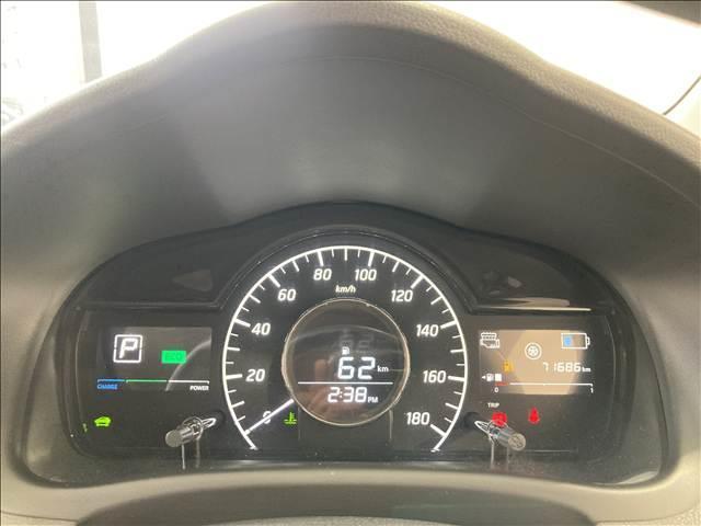ノート ｅ－パワー　Ｘ　禁煙車　安全装置　社外ナビ　ＥＴＣ　横滑り防止装置　衝突軽減ブレーキ　障害物センサー　Ｂｌｕｅｔｏｏｔｈ接続　スマートキー（4枚目）