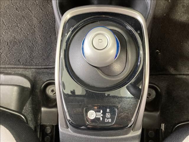 ノート ｅ－パワー　Ｘ　禁煙車　安全装置　社外ナビ　ＥＴＣ　横滑り防止装置　衝突軽減ブレーキ　障害物センサー　Ｂｌｕｅｔｏｏｔｈ接続　スマートキー（11枚目）