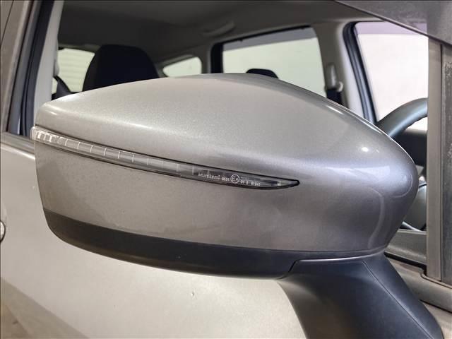 ノート ｅ－パワー　Ｘ　禁煙車　安全装置　社外ナビ　ＥＴＣ　横滑り防止装置　衝突軽減ブレーキ　障害物センサー　Ｂｌｕｅｔｏｏｔｈ接続　スマートキー（19枚目）