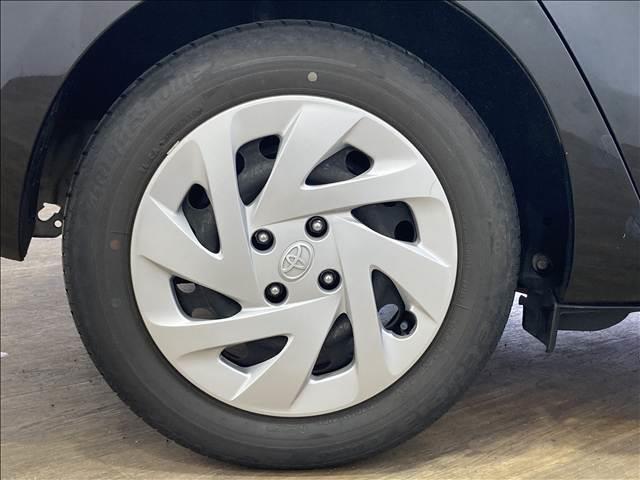 アクア Ｇ　禁煙車　安全装置　社外ナビ　Ｂカメラ　ＥＴＣ　衝突軽減ブレーキ　横滑り防止装置　クルーズコントロール　Ｂｌｕｅｔｏｏｔｈ接続　フルセグＴＶ　ＤＶＤ再生　スマートキー（23枚目）