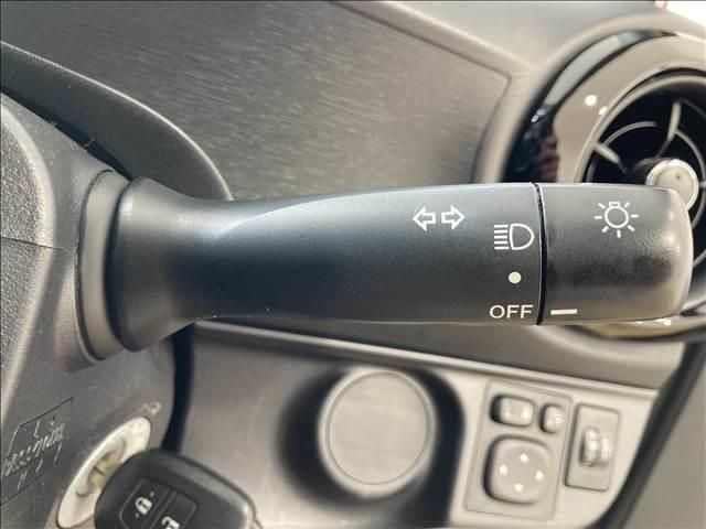 アクア Ｓ　禁煙車　純正ナビ　ＥＴＣ　Ｂｌｕｅｔｏｏｔｈ接続　横滑り防止装置　ワンセグＴＶ　キーレス（13枚目）