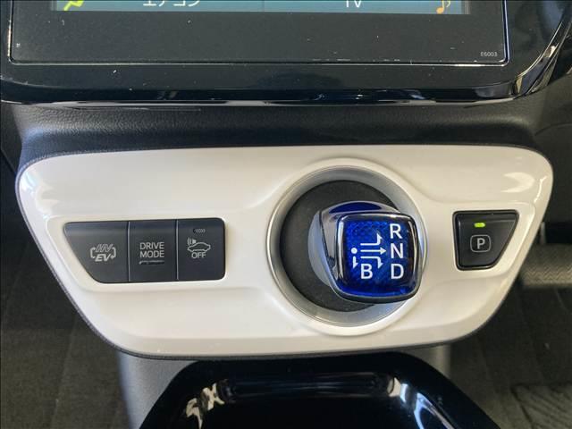 プリウスＰＨＶ Ａ　安全装置　純正ナビ　バックカメラ　シートヒーター　ＥＴＣ　衝突軽減ブレーキ　横滑り防止装置　障害物センサー　クルーズコントロール　レーンキープアシスト　パーキングアシスト　Ｂｌｕｅｔｏｏｔｈ接続（11枚目）
