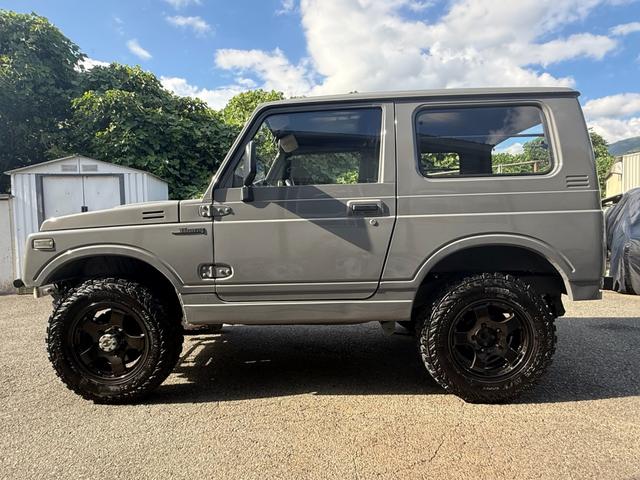 ジムニー 　社外バンパー　社外マフラー　社外ハンドル　全塗装　リフトアップ　　１６インチアルミホイール　ＭＴタイヤ　ＥＴＣ（7枚目）