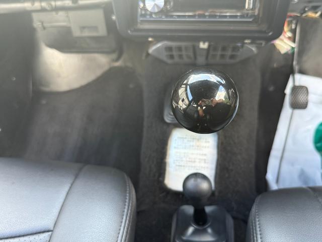 ジムニー 　社外バンパー　社外マフラー　社外ハンドル　全塗装　リフトアップ　　１６インチアルミホイール　ＭＴタイヤ　ＥＴＣ（17枚目）