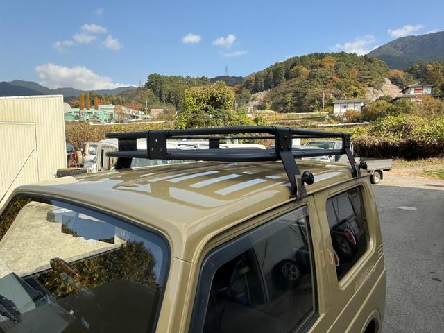 ジムニー ワイルドウインドリミテッド　オールペイント　社外バンパー　ディスプレイオーディオ　サイドステップ　ルーフキャリア　１６インチアルミホイール　タンクガード（9枚目）