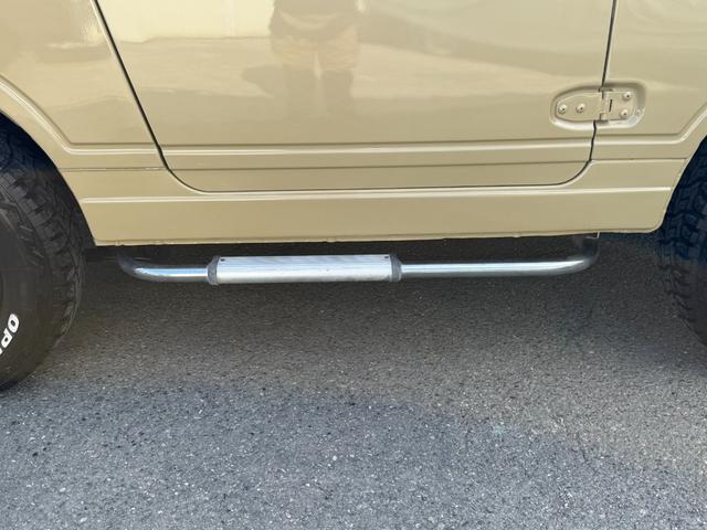 ジムニー ワイルドウインドリミテッド　オールペイント　社外バンパー　ディスプレイオーディオ　サイドステップ　ルーフキャリア　１６インチアルミホイール　タンクガード（10枚目）