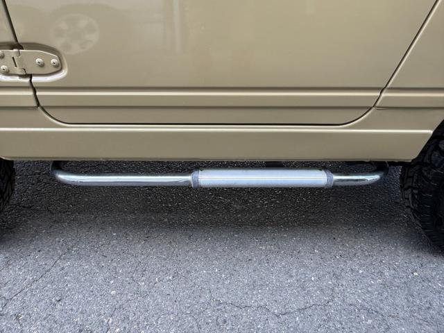 ジムニー ワイルドウインドリミテッド　オールペイント　社外バンパー　ディスプレイオーディオ　サイドステップ　ルーフキャリア　１６インチアルミホイール　タンクガード（11枚目）