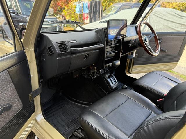 ジムニー ワイルドウインドリミテッド　オールペイント　社外バンパー　ディスプレイオーディオ　サイドステップ　ルーフキャリア　１６インチアルミホイール　タンクガード（13枚目）