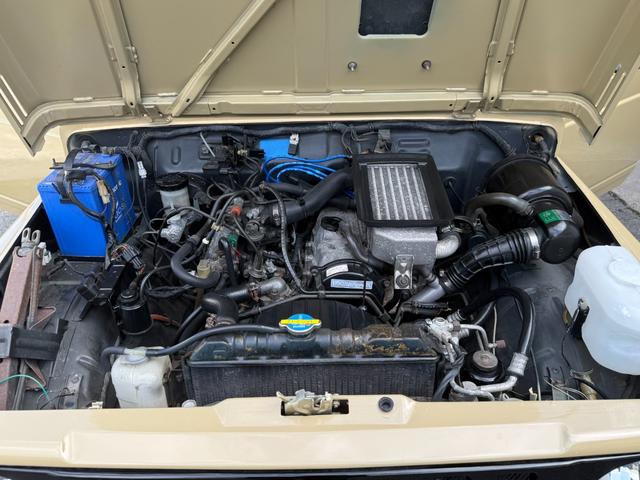 ジムニー ワイルドウインドリミテッド　オールペイント　社外バンパー　ディスプレイオーディオ　サイドステップ　ルーフキャリア　１６インチアルミホイール　タンクガード（21枚目）