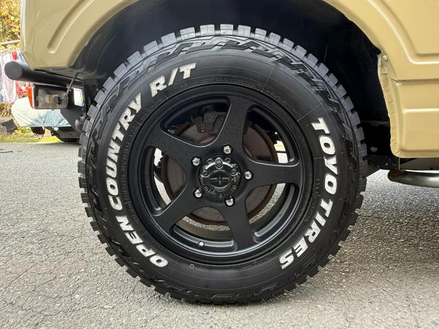 ジムニー ワイルドウインドリミテッド　オールペイント　社外バンパー　ディスプレイオーディオ　サイドステップ　ルーフキャリア　１６インチアルミホイール　タンクガード（25枚目）