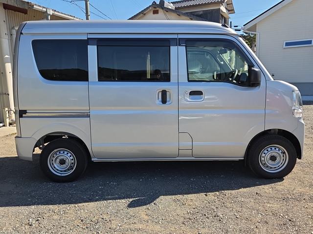 エブリイ PAリミテッド 登録済み未使用車 AT パワーウィンド キーレスエントリー ルーフコンソール USBチャージャー パーキングセンサー アイドリングストップ スズキセーフティサポート(4枚目)