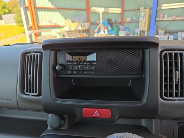 エブリイ PAリミテッド 登録済み未使用車 AT パワーウィンド キーレスエントリー ルーフコンソール USBチャージャー パーキングセンサー アイドリングストップ スズキセーフティサポート(10枚目)