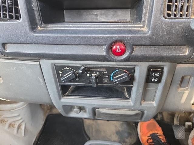 ミニキャブトラック ＶＸ－ＳＥ　５ＭＴ　４ＷＤ　ＨｉＬＯ切り替え　Ａ／Ｃ　パワステ（18枚目）