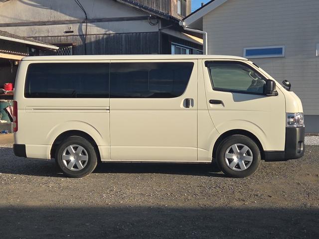 ハイエースバン ＤＸ　３（６）人乗り　ディーゼル　ＬＥＤヘッドライトユニット　純正フルセグナビ　Ｂｌｕｅｔｏｏｔｈオーディオ　バックカメラ　ＥＴＣ　ＴｏｙｏｔａＳａｆｅｔｙＳｅｎｃｅ　オートライト　オートハイビーム（4枚目）