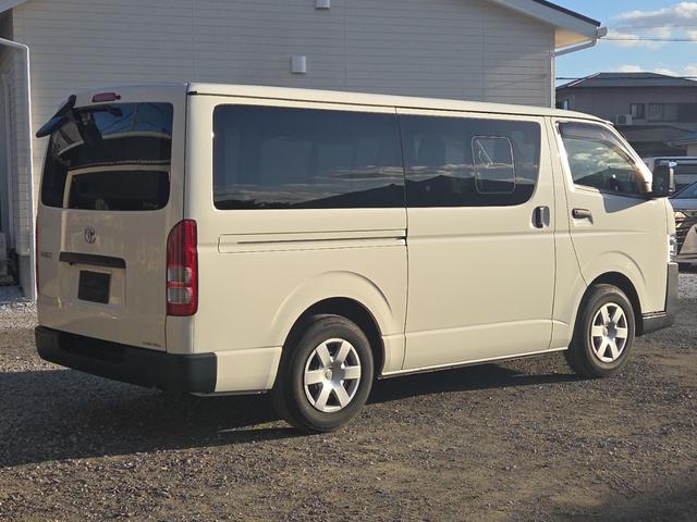 ハイエースバン ＤＸ　３（６）人乗り　ディーゼル　ＬＥＤヘッドライトユニット　純正フルセグナビ　Ｂｌｕｅｔｏｏｔｈオーディオ　バックカメラ　ＥＴＣ　ＴｏｙｏｔａＳａｆｅｔｙＳｅｎｃｅ　オートライト　オートハイビーム（5枚目）