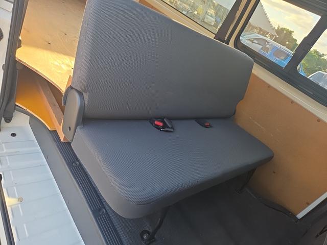 ハイエースバン ＤＸ　３（６）人乗り　ディーゼル　ＬＥＤヘッドライトユニット　純正フルセグナビ　Ｂｌｕｅｔｏｏｔｈオーディオ　バックカメラ　ＥＴＣ　ＴｏｙｏｔａＳａｆｅｔｙＳｅｎｃｅ　オートライト　オートハイビーム（18枚目）