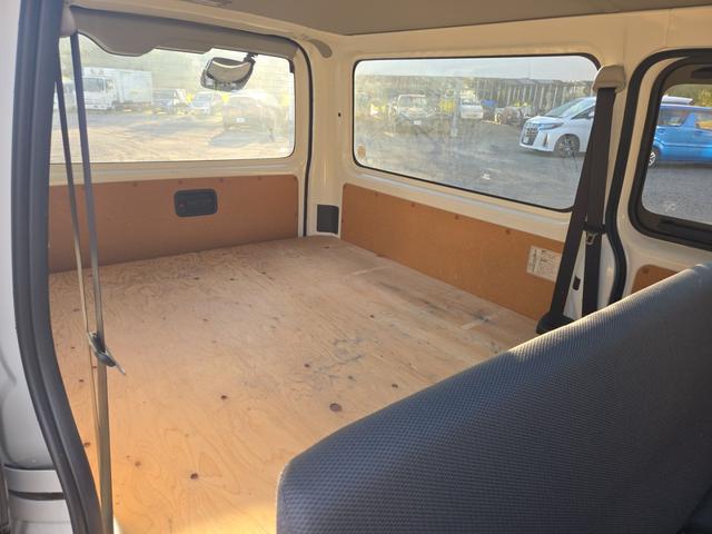 ハイエースバン ＤＸ　３（６）人乗り　ディーゼル　ＬＥＤヘッドライトユニット　純正フルセグナビ　Ｂｌｕｅｔｏｏｔｈオーディオ　バックカメラ　ＥＴＣ　ＴｏｙｏｔａＳａｆｅｔｙＳｅｎｃｅ　オートライト　オートハイビーム（20枚目）