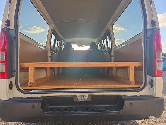 ハイエースバン ＤＸ　３（６）人乗り　ディーゼル　ＬＥＤヘッドライトユニット　純正フルセグナビ　Ｂｌｕｅｔｏｏｔｈオーディオ　バックカメラ　ＥＴＣ　ＴｏｙｏｔａＳａｆｅｔｙＳｅｎｃｅ　オートライト　オートハイビーム（22枚目）