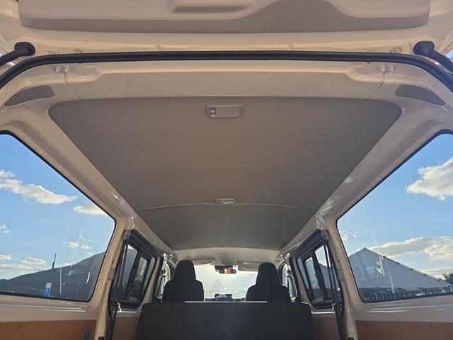 ハイエースバン ＤＸ　３（６）人乗り　ディーゼル　ＬＥＤヘッドライトユニット　純正フルセグナビ　Ｂｌｕｅｔｏｏｔｈオーディオ　バックカメラ　ＥＴＣ　ＴｏｙｏｔａＳａｆｅｔｙＳｅｎｃｅ　オートライト　オートハイビーム（23枚目）