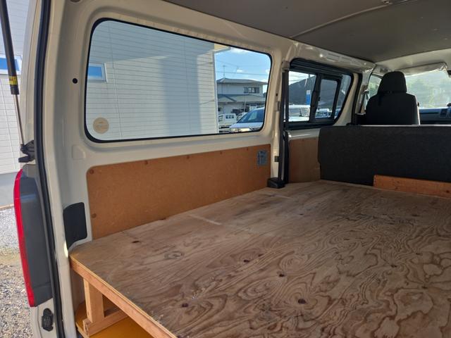 ハイエースバン ＤＸ　３（６）人乗り　ディーゼル　ＬＥＤヘッドライトユニット　純正フルセグナビ　Ｂｌｕｅｔｏｏｔｈオーディオ　バックカメラ　ＥＴＣ　ＴｏｙｏｔａＳａｆｅｔｙＳｅｎｃｅ　オートライト　オートハイビーム（24枚目）