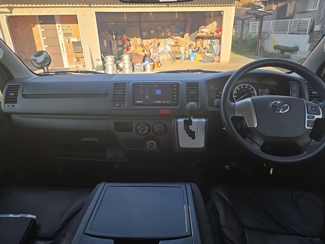 ハイエースバン ＤＸ　３（６）人乗り　ディーゼル　ＬＥＤヘッドライトユニット　純正フルセグナビ　Ｂｌｕｅｔｏｏｔｈオーディオ　バックカメラ　ＥＴＣ　ＴｏｙｏｔａＳａｆｅｔｙＳｅｎｃｅ　オートライト　オートハイビーム（26枚目）