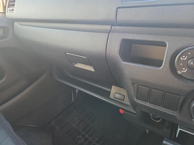 ハイエースバン ＤＸ　３（６）人乗り　ディーゼル　ＬＥＤヘッドライトユニット　純正フルセグナビ　Ｂｌｕｅｔｏｏｔｈオーディオ　バックカメラ　ＥＴＣ　ＴｏｙｏｔａＳａｆｅｔｙＳｅｎｃｅ　オートライト　オートハイビーム（40枚目）