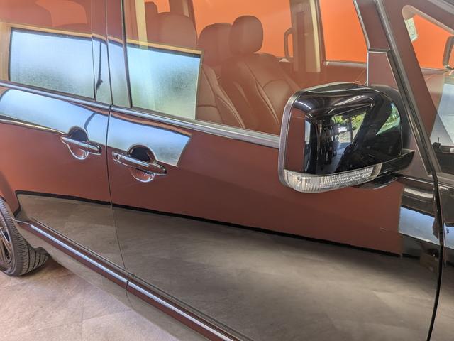 デリカＤ：５ Ｃ２　Ｇ　ナビパッケージ　★オールブラック仕様★新型シャモニーホイール★新品バンパーガード★クルーズコントロール★パワースライドドア★ナビ★電動格納ミラー★ＣＤ／ＤＶＤ再生★１００Ｖ電源★キーレス★後席モニター★３列シート★（7枚目）