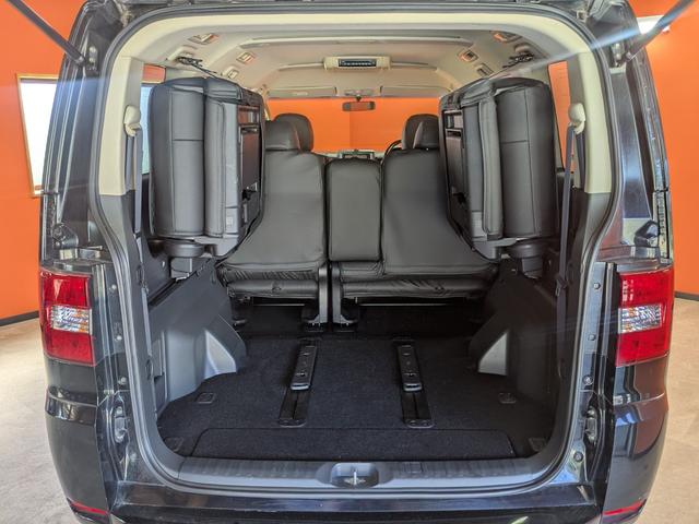 デリカＤ：５ Ｃ２　Ｇ　ナビパッケージ　★オールブラック仕様★新型シャモニーホイール★新品バンパーガード★クルーズコントロール★パワースライドドア★ナビ★電動格納ミラー★ＣＤ／ＤＶＤ再生★１００Ｖ電源★キーレス★後席モニター★３列シート★（13枚目）