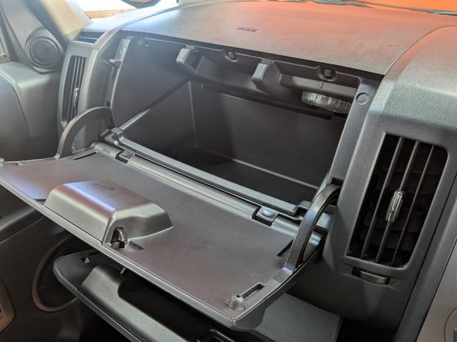 デリカＤ：５ Ｃ２　Ｇ　ナビパッケージ　★オールブラック仕様★新型シャモニーホイール★新品バンパーガード★クルーズコントロール★パワースライドドア★ナビ★電動格納ミラー★ＣＤ／ＤＶＤ再生★１００Ｖ電源★キーレス★後席モニター★３列シート★（31枚目）