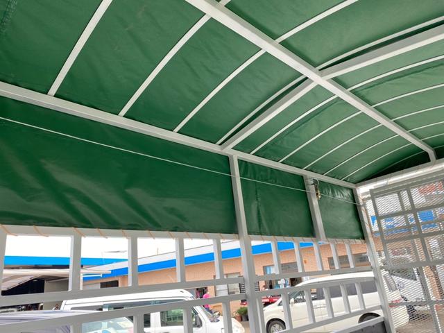 家畜運搬車 ウインチ付 新品幌 三方開 荷台内寸 長438 幅186 最大積載量3000kg NOx・PM適合車 バックカメラ ABS 運転席エアバック(8枚目)