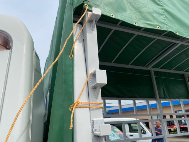 家畜運搬車 ウインチ付 新品幌 三方開 荷台内寸 長438 幅186 最大積載量3000kg NOx・PM適合車 バックカメラ ABS 運転席エアバック(53枚目)