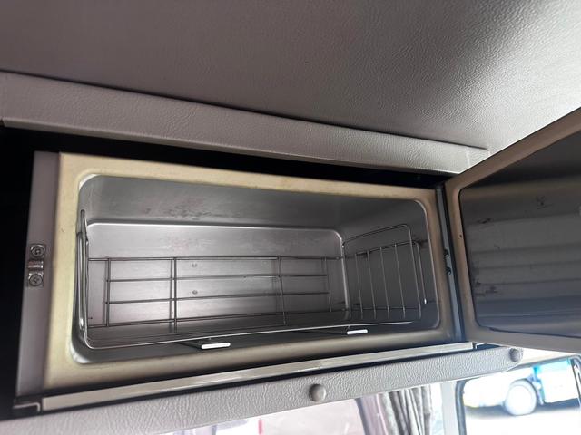 　ディーゼル車　６速マニュアル車　エアサス　温蔵庫　リクライニングシート　ＥＴＣ　エアコン　換気扇　電動開閉スライドドア　バックモニター(31枚目)