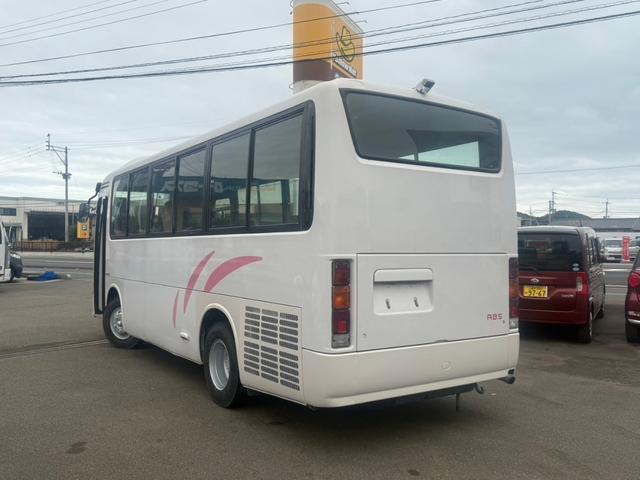 リエッセ 　マイクロバス　ディーゼル車　５速マニュアル車（2枚目）