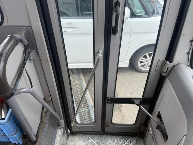 リエッセ 　マイクロバス　ディーゼル車　５速マニュアル車（22枚目）