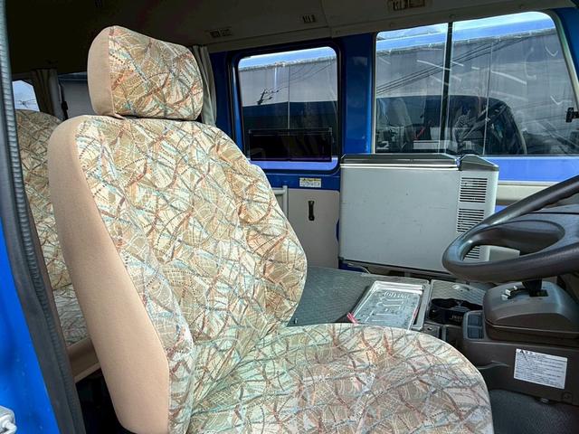 ローザ 　マイクロバス　左側オートスイングドア　オートマ車　２８人乗り　ディーゼル車　冷蔵庫付き　リクライニングシート　ナビ（11枚目）