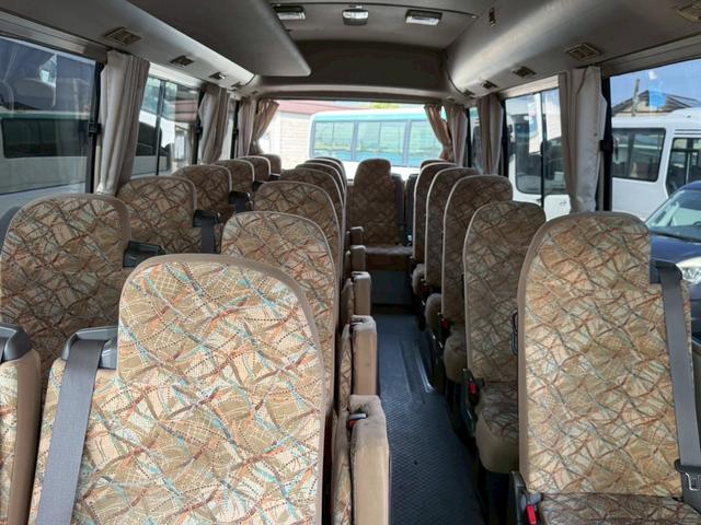 ローザ 　マイクロバス　左側オートスイングドア　オートマ車　２８人乗り　ディーゼル車　冷蔵庫付き　リクライニングシート　ナビ（27枚目）