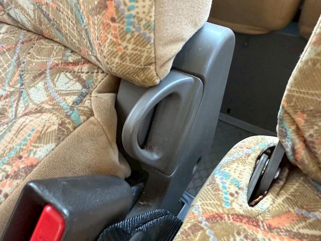 ローザ 　マイクロバス　左側オートスイングドア　オートマ車　２８人乗り　ディーゼル車　冷蔵庫付き　リクライニングシート　ナビ（31枚目）