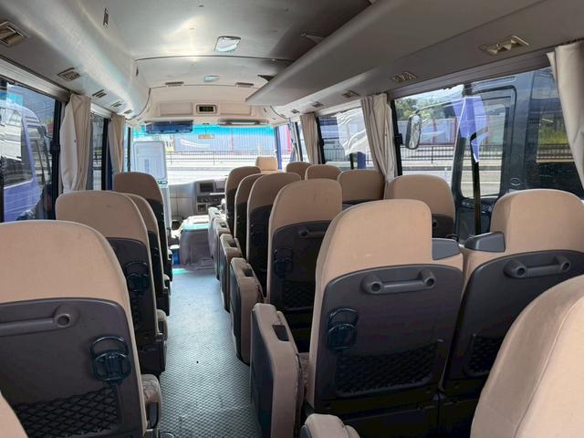 ローザ 　マイクロバス　左側オートスイングドア　オートマ車　２８人乗り　ディーゼル車　冷蔵庫付き　リクライニングシート　ナビ（33枚目）