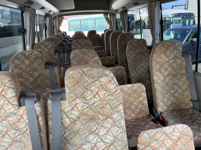 ローザ 　マイクロバス　左側オートスイングドア　オートマ車　２８人乗り　ディーゼル車　冷蔵庫付き　リクライニングシート　ナビ（35枚目）