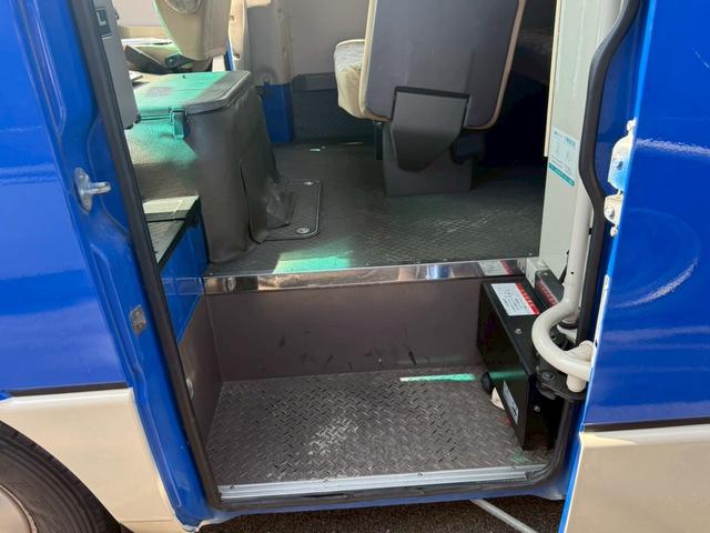 ローザ 　マイクロバス　左側オートスイングドア　オートマ車　２８人乗り　ディーゼル車　冷蔵庫付き　リクライニングシート　ナビ（42枚目）