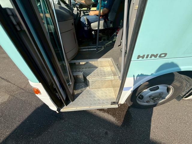 リエッセ 　事務室車　ディーゼル車　左側オートスイングドア　エアサス　マニュアル車　ＥＴＣ　バックモニター　１０人乗り（33枚目）