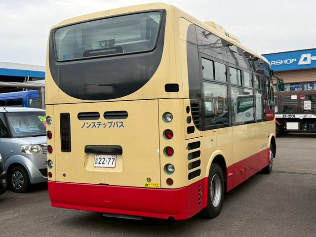 ポンチョ ベース車 19年式・11人乗りバス・ベース車・スイングドア・5速マニュアル車(4枚目)