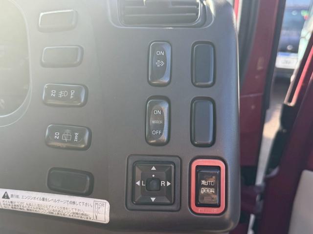 ローザ 　２９人乗りマイクロバス　オートマ車・スイングドア・リクライニングシート・ＥＴＣ・バックモニター・冷蔵庫・ナビ・ＴＶ（13枚目）