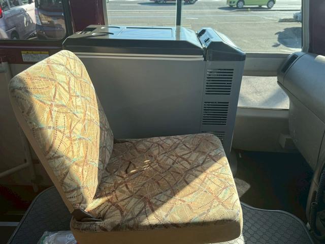 ローザ 　２９人乗りマイクロバス　オートマ車・スイングドア・リクライニングシート・ＥＴＣ・バックモニター・冷蔵庫・ナビ・ＴＶ（22枚目）