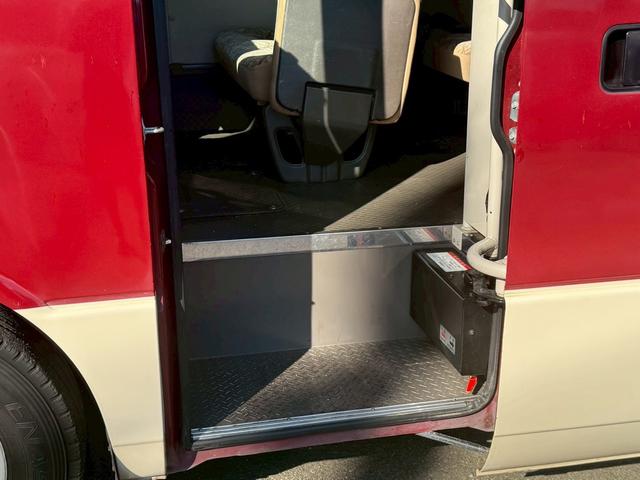ローザ 　２９人乗りマイクロバス　オートマ車・スイングドア・リクライニングシート・ＥＴＣ・バックモニター・冷蔵庫・ナビ・ＴＶ（32枚目）