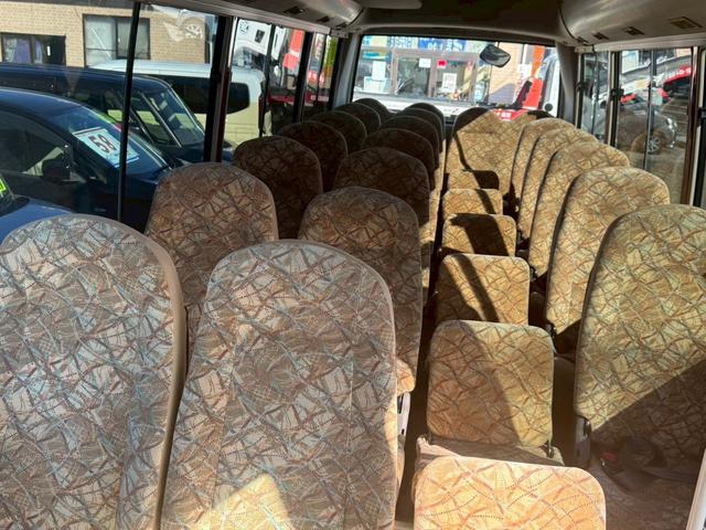 ローザ 　２９人乗りマイクロバス　オートマ車・スイングドア・リクライニングシート・ＥＴＣ・バックモニター・冷蔵庫・ナビ・ＴＶ（42枚目）