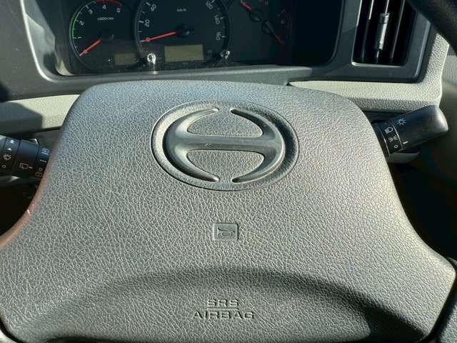 リエッセII ＧＸ　２８人乗り・自動スイングドア・オートマ・冷蔵庫・オートエアコン・ＥＴＣ・バックモニター・バックカメラ・ナビゲーション（8枚目）