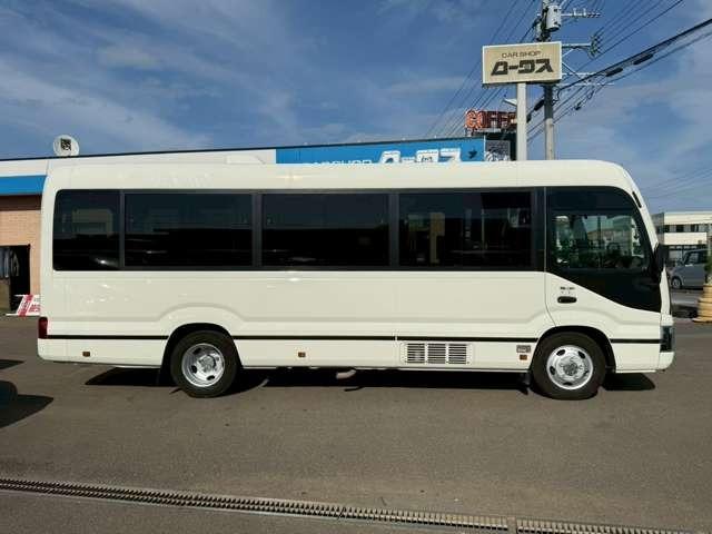 リエッセII ＧＸ　２８人乗り・自動スイングドア・オートマ・冷蔵庫・オートエアコン・ＥＴＣ・バックモニター・バックカメラ・ナビゲーション（17枚目）