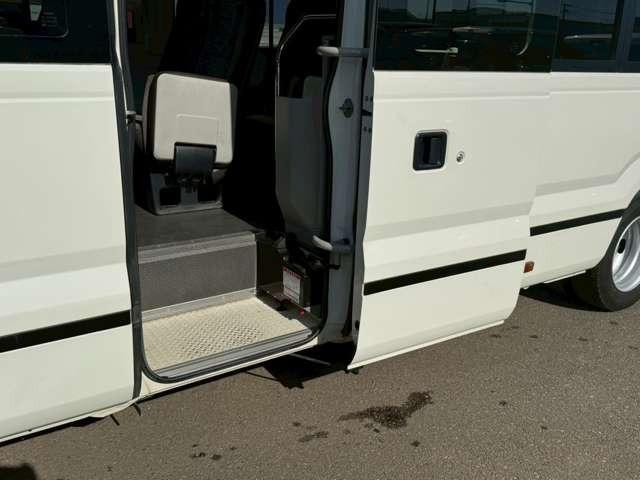 リエッセII ＧＸ　２８人乗り・自動スイングドア・オートマ・冷蔵庫・オートエアコン・ＥＴＣ・バックモニター・バックカメラ・ナビゲーション（38枚目）